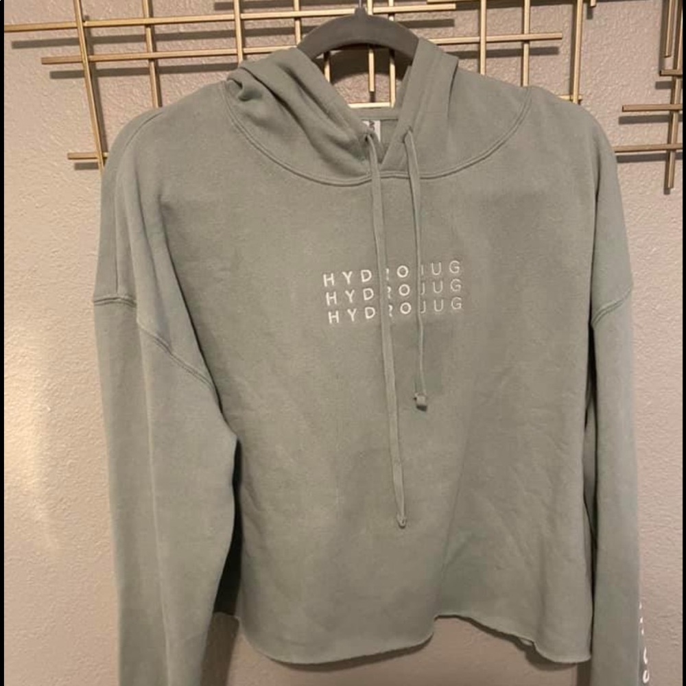 Large Hydrojug Cropped Pullover